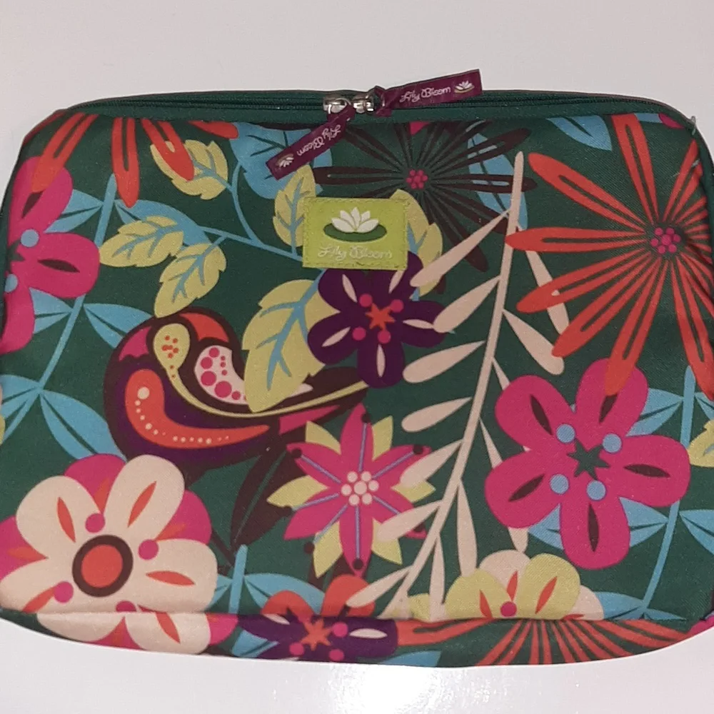 📗Lily Bloom Tablet Cover/Sleeve with Handle📗